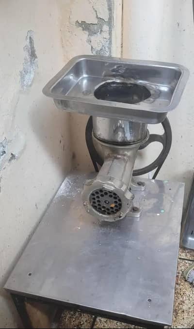 Qeemy wali machine / meat mincer