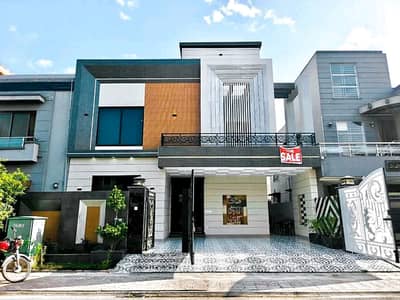 10 Marla Luxury House is Available for Rent in Bahria Town Lahore