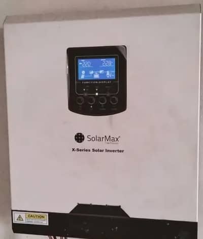 Solarmax 3kva 24v along 2 acid batteries 230 model