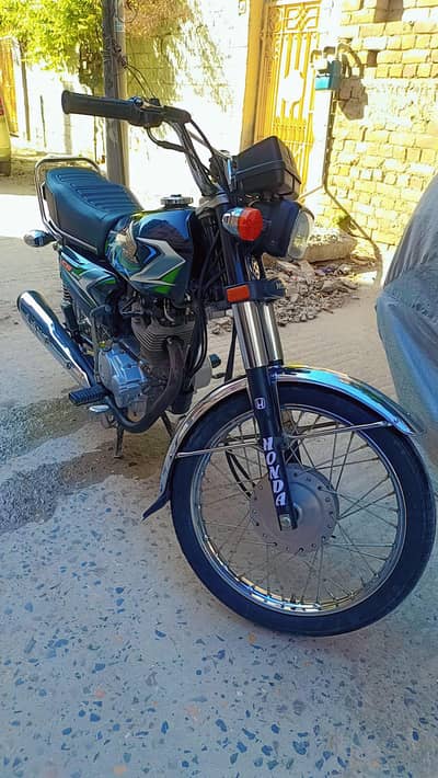 Honda CG-125 brand new condition.