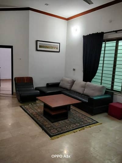 Officers colony no 2 MadinaTown 10 Marla upper porstion for rent 03018660465