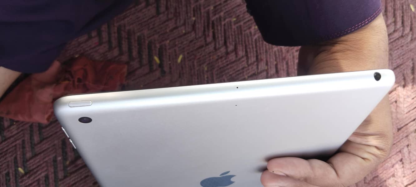 IPad 9th generation 10/10 condition 3