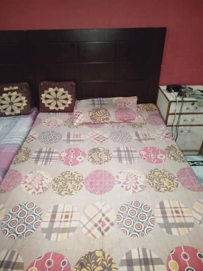 2 single bed full size 4×6 without metress