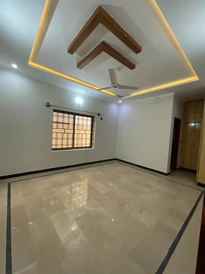 1kanal ground portion available for rent