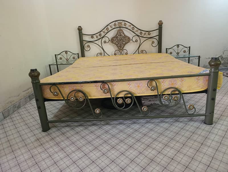 Bed+Mattress+side table+ Dressing Table 4