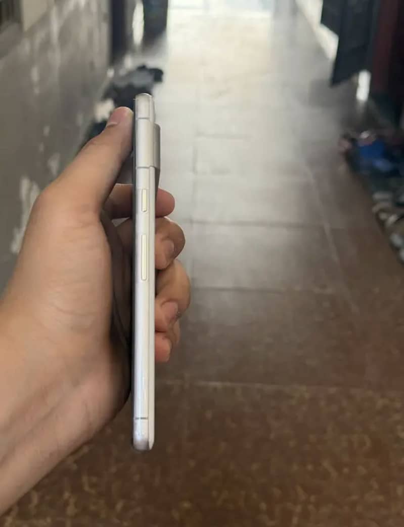 Google Pixel 7 4