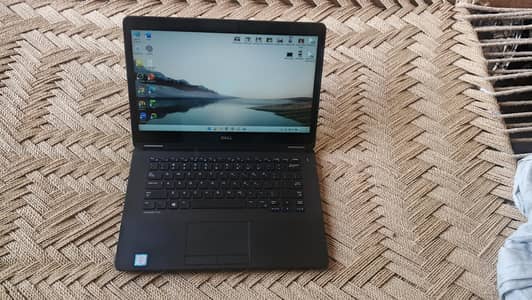 Laptop Dell, Core i7, 6th generation, 256 GB SSD, 8 GB RAM.