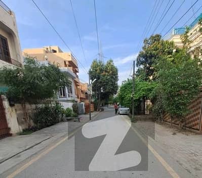 Prominently-Located House Available In Allama Iqbal Town - Mehran Block For sale