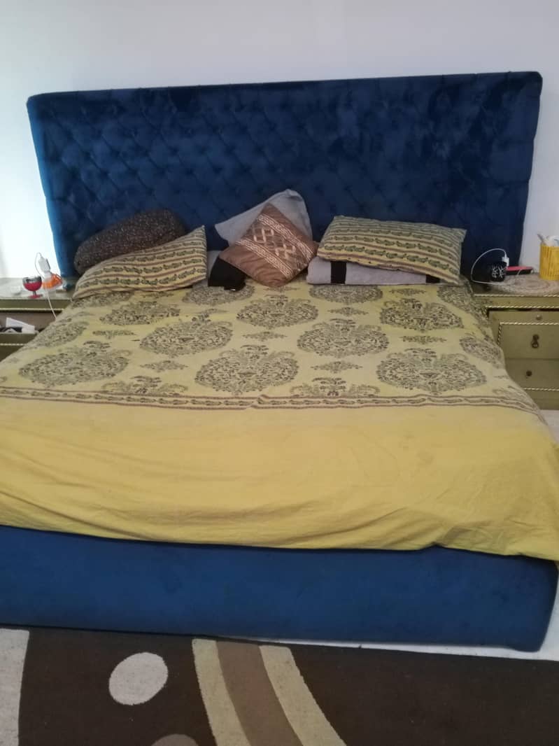 bed and side table 03319696969 2