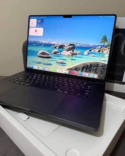 apple Mac book pro model 2024 with box serus log rabta karn