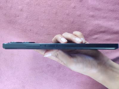 urgent sale krna mobile me koi  masla nhi with box he