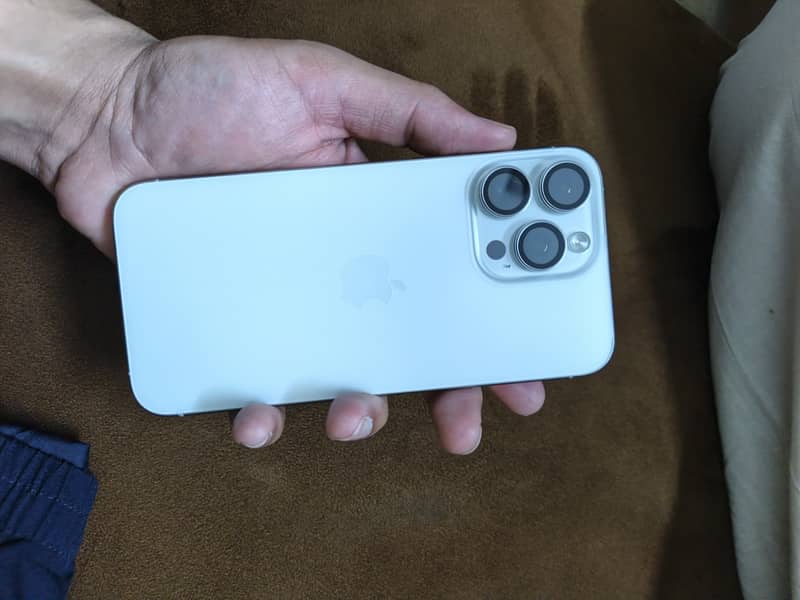 iPhone 15 Pro Max 0