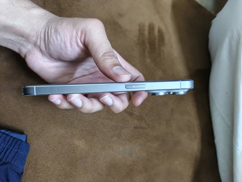 iPhone 15 Pro Max 2