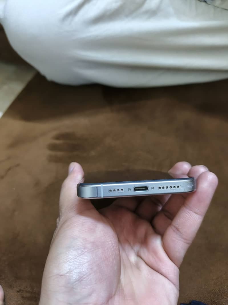 iPhone 15 Pro Max 5