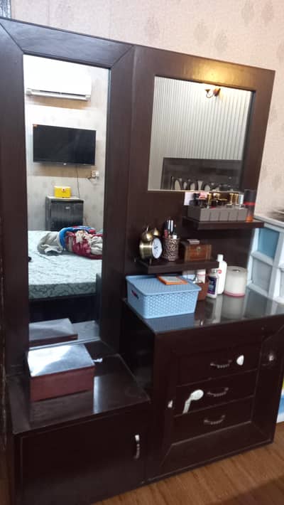 Double Mirror Dressing Table For Sell