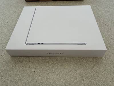 Macbook air 2026 model M5 chip 16/512 GB