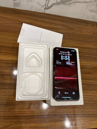 IPHONE Xs with box