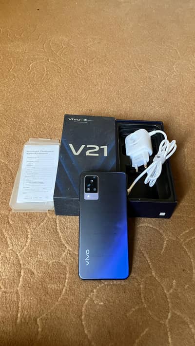 Vivo v21 8+3/128 with complete assocceriese