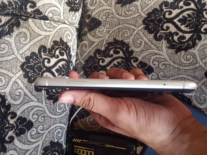 iPhone 11 3