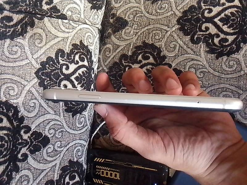 iPhone 11 4