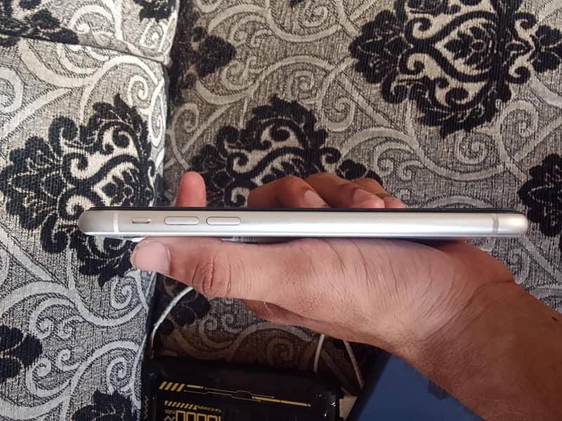 iPhone 11 6