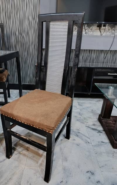 8chairs contact no 03006687455