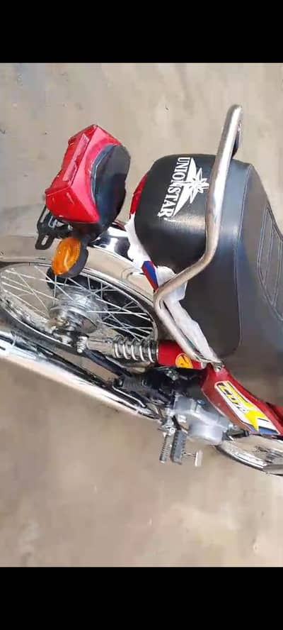 bike k Tanki tapy or ishary orgnal alag sy party hin