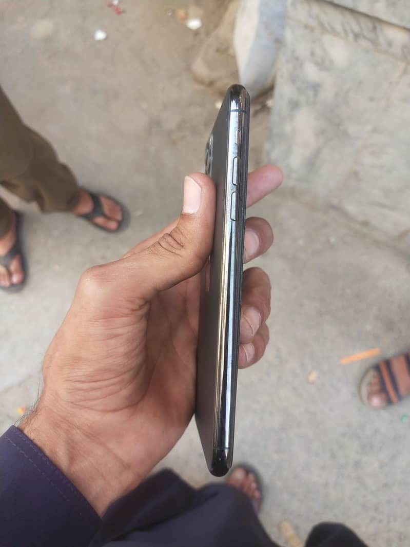 iPhone 11 Pro Max 2