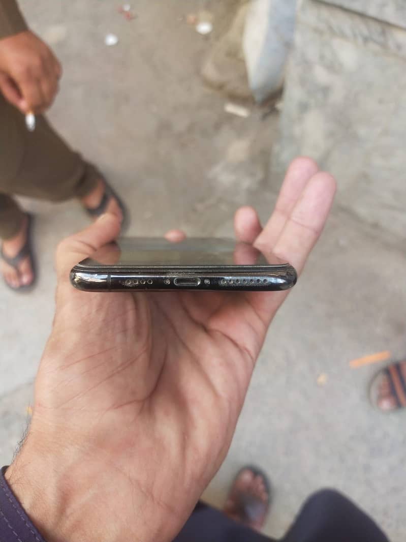iPhone 11 Pro Max 4