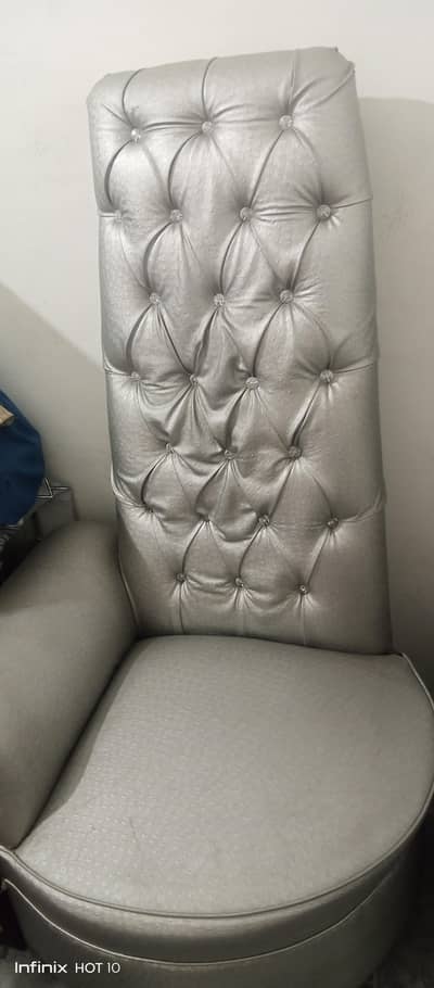 sofa acchi quality ka hai