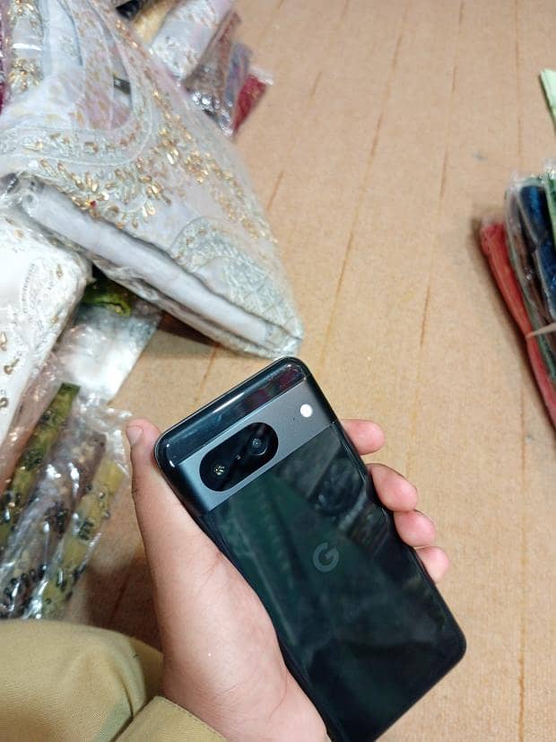 Google Pixel 8 4