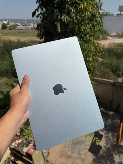 Apple MacBook Air M4 15-inch 16GB 256GB SSD LLA