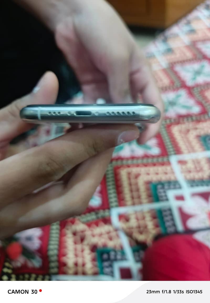 iphone 11 pro 2