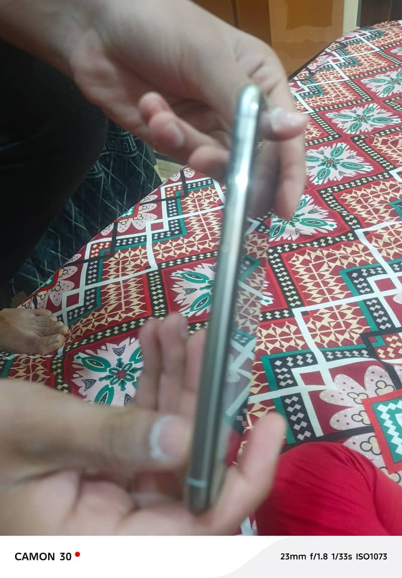 iphone 11 pro 4