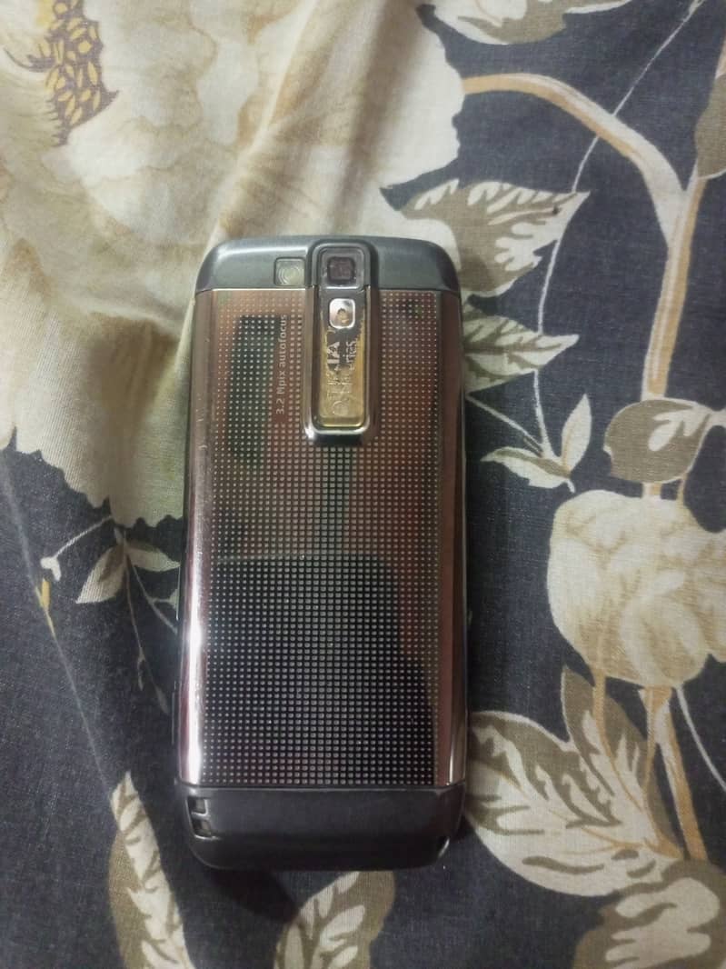 Nokia E66 0