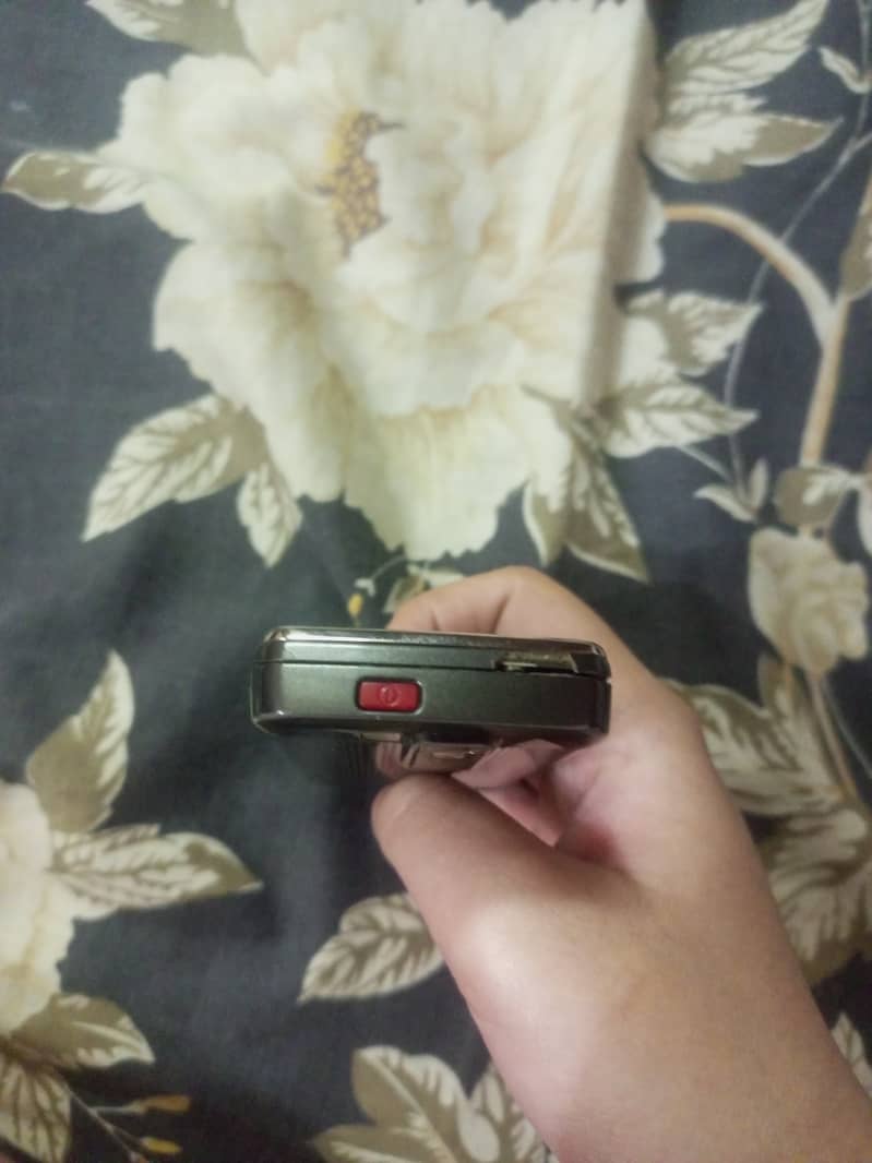 Nokia E66 4