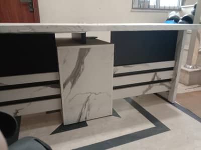 6 x 2.75" office table in laminated with 2 luxury executive chairs