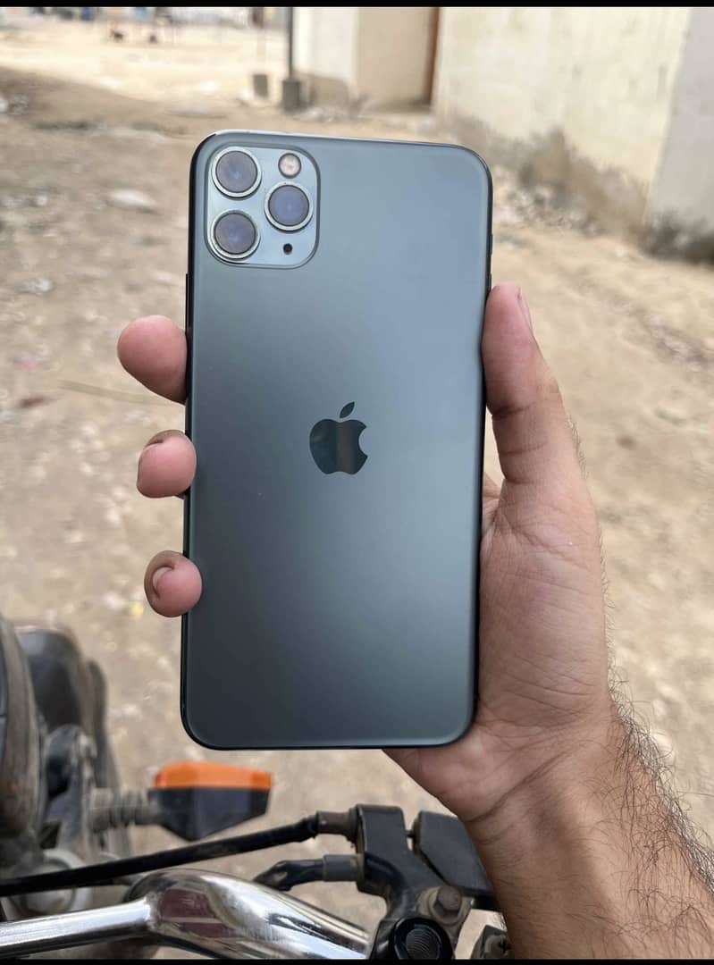 iPhone 11 Pro Max 1
