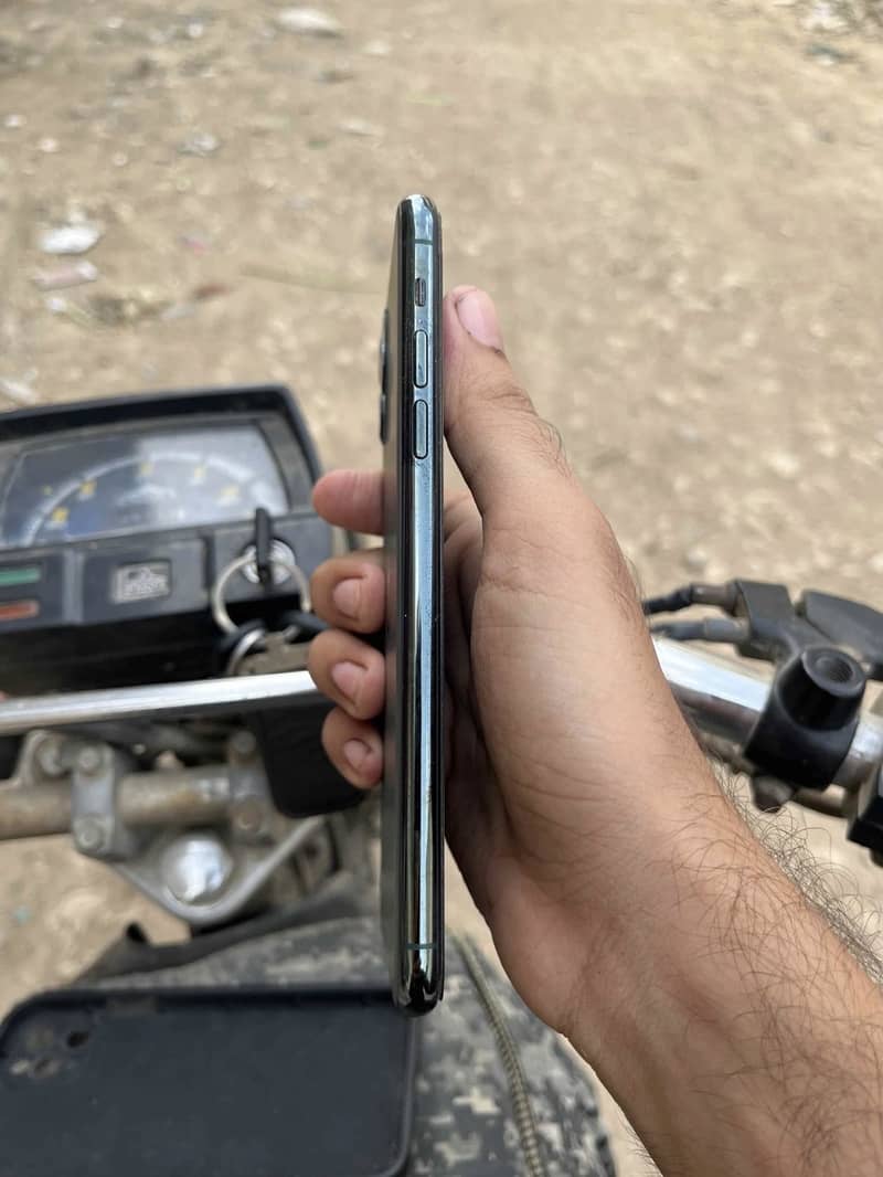 iPhone 11 Pro Max 2