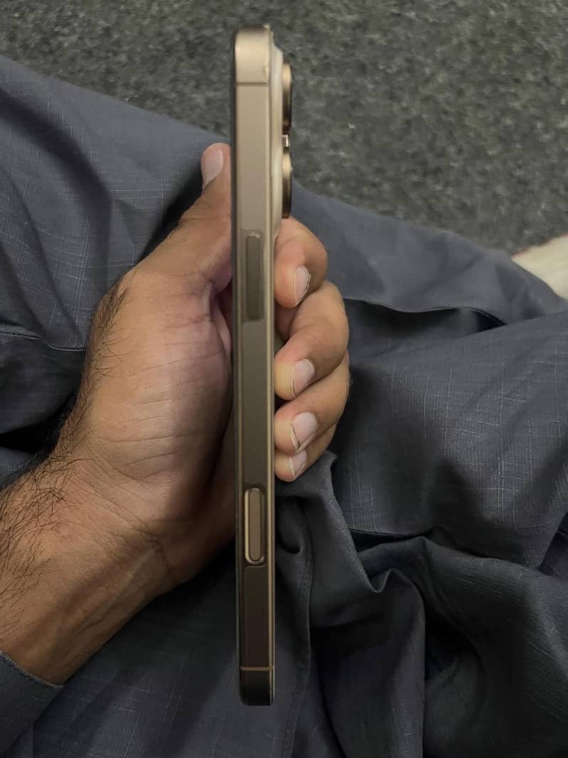 Iphone 16 pro max 2