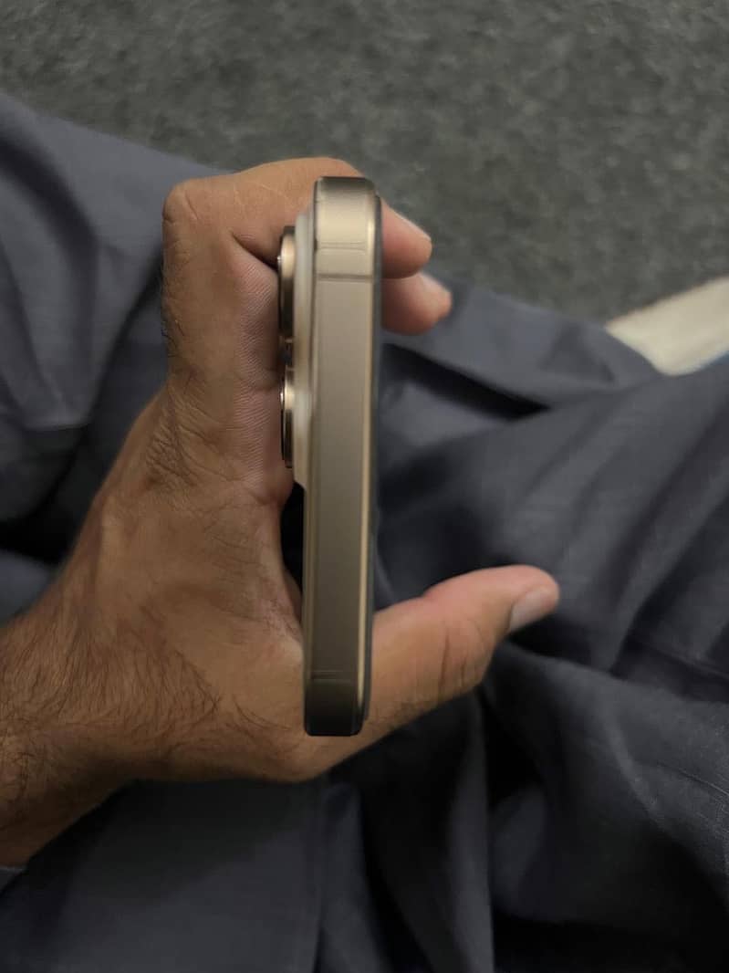 Iphone 16 pro max 3
