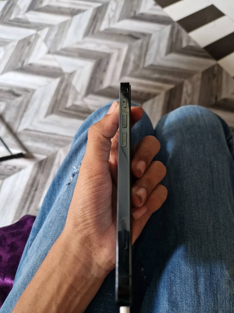 iPhone 12 pro 4