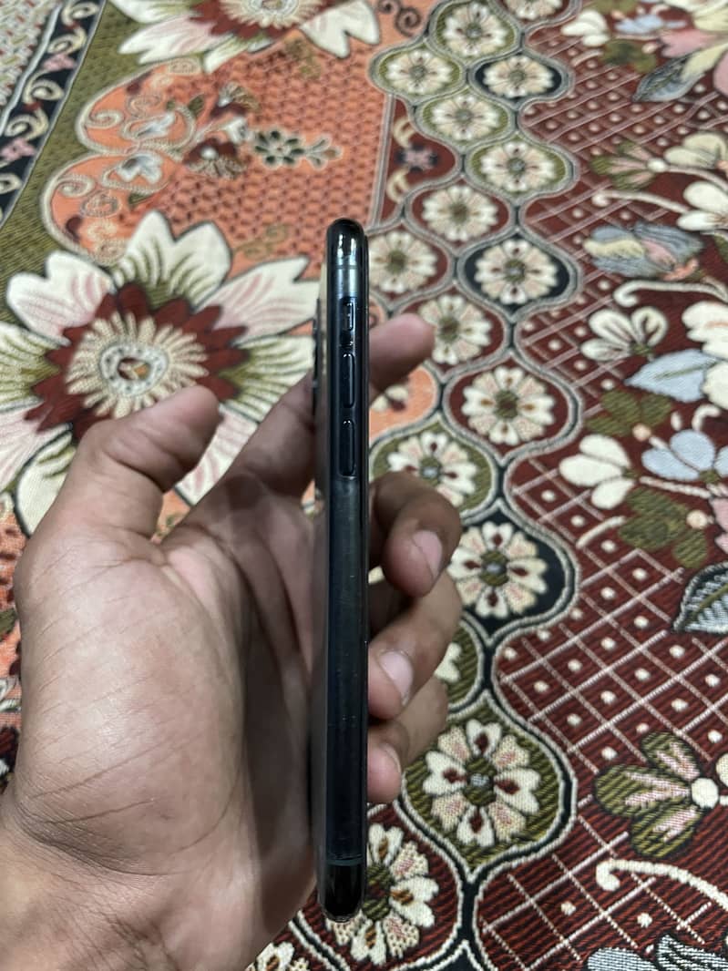 iPhone 11 Pro 1