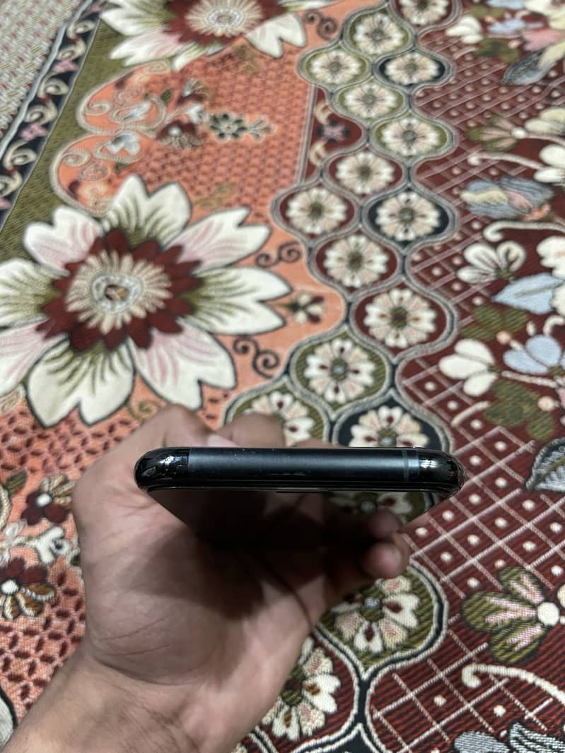 iPhone 11 Pro 4