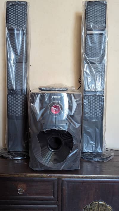 Xtreme Eiffel 10 10" subwoofer in wranty few days used urjent sale