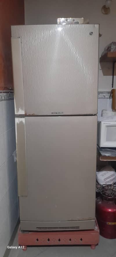 PEL Jumbo Size Refrigerator in Excellent Condition