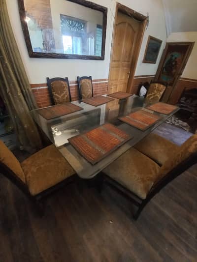 Dining table with 6 chaira