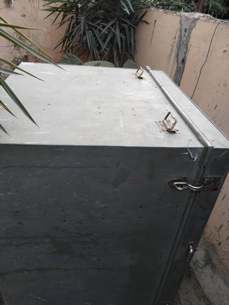 Solid Trunk Peti 2