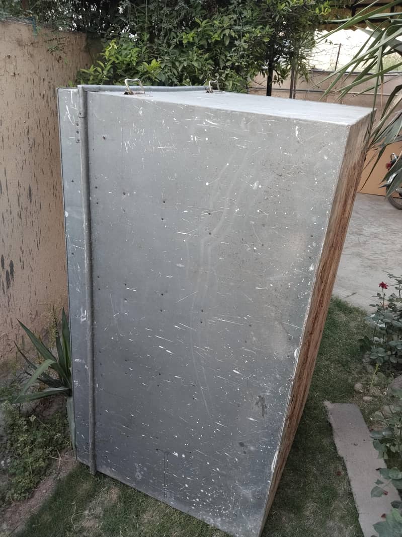 Solid Trunk Peti 4