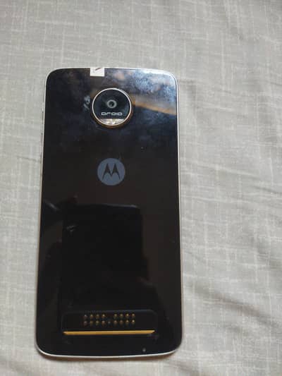 Motorola z play . 3 gb , 32 gb.